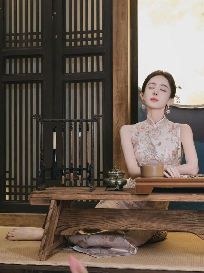 旗袍美女穿图片头像_穿旗袍女生_穿旗袍的美女图片