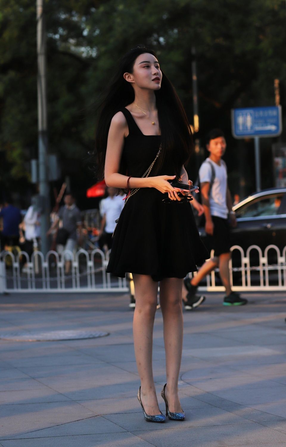 美女 曝光图片-街拍美女：镜头下的美丽与隐私，是幸运还是不幸？